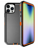 Protector resistente para iPhone 15 Pro en Guatemala, ideal para quienes buscan un case duradero y de alta calidad en color negro y naranja.