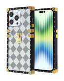 Encuentra en Guatemala el case de lujo cuadrado blanco para iPhone 15 Pro en SlowBack, mayorista de accesorios con servicio de reparación de iPhone.