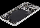 Tapa trasera plateada usada para iPhone 17 Pro A3256 con puerto de carga flex y piezas pequeñas, lista para reparación.