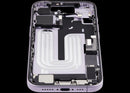 Mid-frame housing iPhone 17 lavanda, con puerto de carga y piezas pequeñas, repuesto OEM usado.