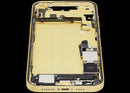 Chasis medio amarillo usado para iPhone 14 Plus (A2632) con puerto de carga y piezas pequeñas, ideal para reparación.