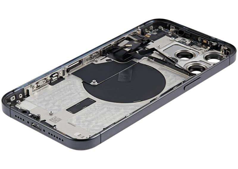 Compra una tapa trasera con pequeño preinstalado para tu iPhone 15 Pro Max en Guatemala, disponible en negro titanio, ideal para reparaciones y repuestos de calidad.