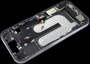 Tapa trasera original negra para iPhone 17 con batería integrada, ideal para reparación y repuesto.