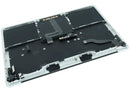 Tapa superior plateada de MacBook Pro 13 A2338 M2 (2020) con teclado ANSI US y batería, OEM usada.