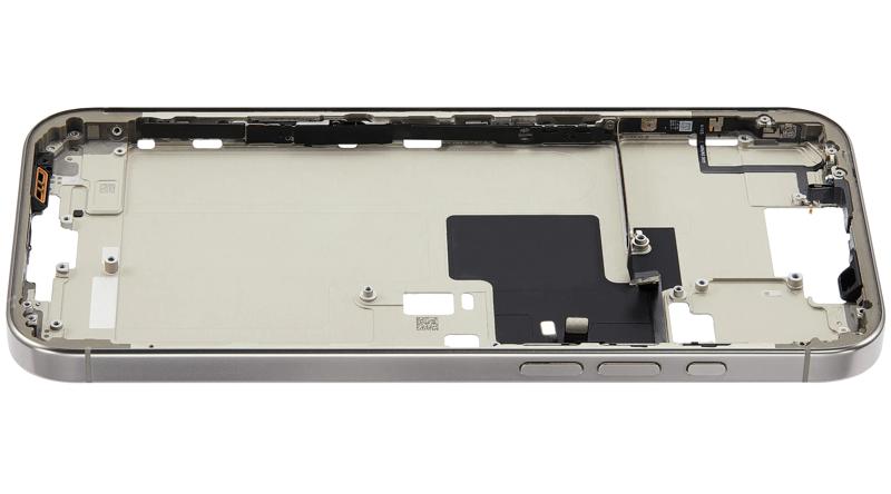 Encuentra la carcasa intermedia con botones de encendido y volumen para iPhone 16 Pro Max en Guatemala, disponible en grado A y color titanio natural.