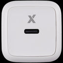 Cargador de pared USB-C 40W AmpSentrix blanco, enchufe US, carga rápida para iPhone y Samsung.