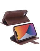 Funda cartera xBase marrón de cuero para iPhone 16e/17e, con ranuras para tarjetas y cierre magnético.