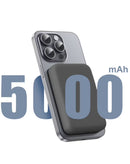 Batería portátil magnética inalámbrica POMGEAR MagPower negra de 5000mAh, diseño compacto y elegante.