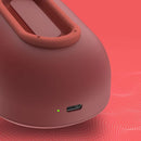 Altavoz inalámbrico portátil Skullcandy SlowBack rojo, pequeño y redondo, con rejilla negra y correa.