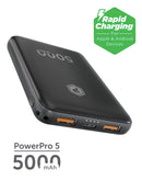 Batería externa PowerPeak negra de 5000 mAh con dos puertos USB, ideal para carga de dispositivos móviles.