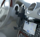 Soporte PowerPeak ProMount para auto en ranura CD, negro, con agarre seguro para móviles SlowBack.