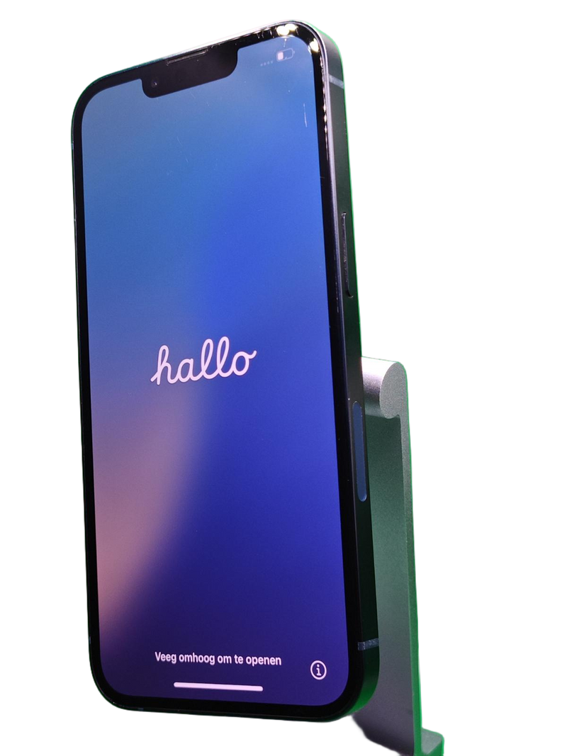 Compra un iPhone 13 seminuevo en Guatemala, en excelente estado y certificado, con 128GB de almacenamiento y salud de batería al 84%.