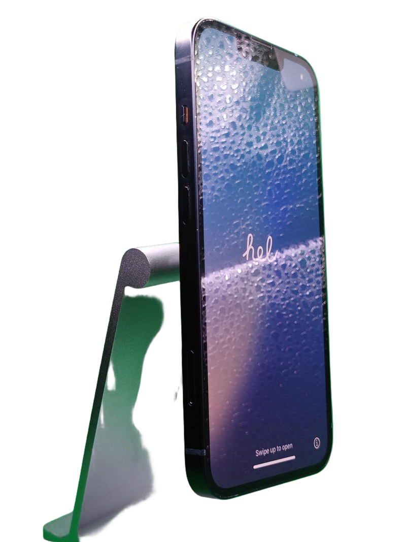 Compra un iPhone 13 seminuevo en Guatemala, en excelente estado y certificado, con 128GB de almacenamiento y salud de batería al 84%.