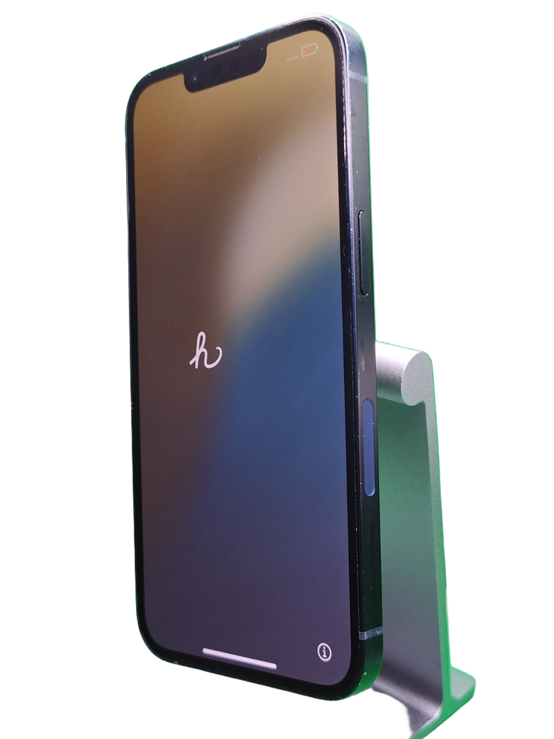 Venta de iPhone 13 seminuevo en Guatemala, color negro, libre de fábrica, certificado y con salud de batería al 82%.