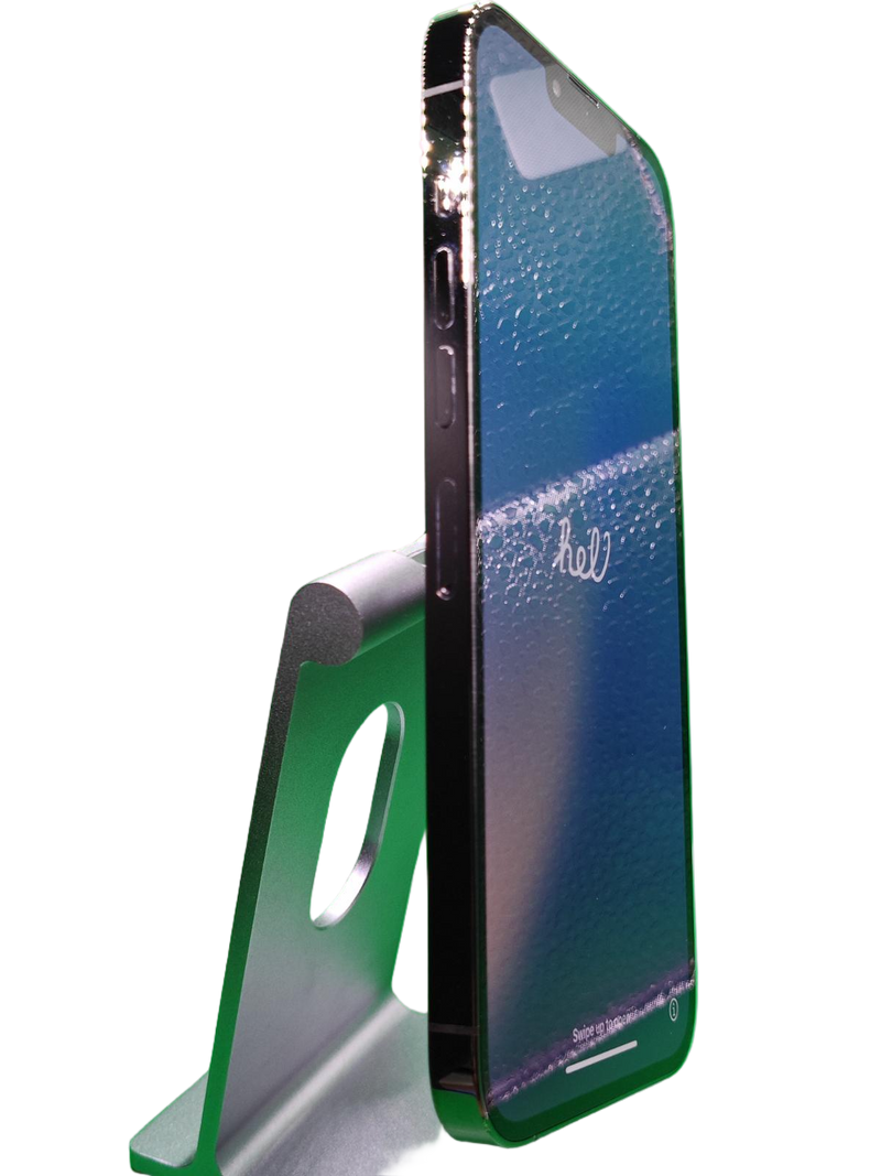 Venta de iPhone 13 Pro Max seminuevo en Guatemala - Negro, 128GB, libre de fábrica, certificado y con salud de batería al 83%.