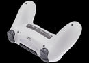 Control alámbrico blanco DoubleShock 4 para PlayStation 4, con cable USB y diseño ergonómico.
