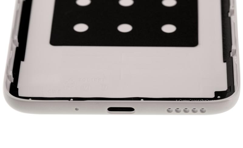 Reparación de tapa trasera blanca Motorola Moto G8 (XT2045-1 / 2020) en Guatemala.