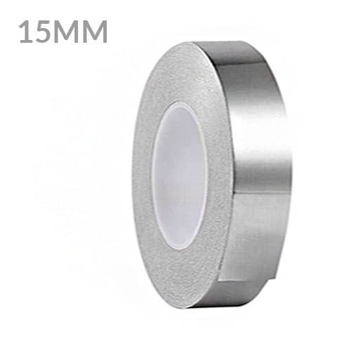 Cinta de papel de aluminio plateada de 15mm y 40m disponible en mayoristas de Guatemala para envolver alimentos o manualidades.