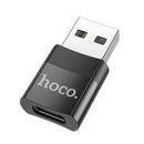 Adaptador HOCO UA17 negro USB 2.0 macho a USB Type-C hembra, ideal para conectar accesorios y cargar dispositivos.