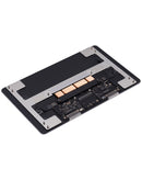 Reparación de trackpad plateado para MacBook Air 13 (A2681 / Mid 2022) en Guatemala, con etiquetas de Apple y mayorista de repuestos.