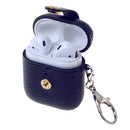 Funda rígida de cuero azul oscuro para AirPods 1/2 con gancho metálico, protección elegante y segura.