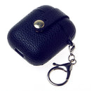 Funda rígida de cuero azul oscuro para AirPods 1/2 con gancho metálico, protección elegante y segura.