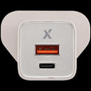 Cargador rápido AmpSentrix 30W USB-C y USB-A color titanio desierto con enchufe UK, adaptador de pared 220V.