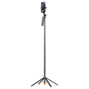 Trípode selfie stick negro con rotación 360° y botón auto pop-up, ideal para fotografía y videollamadas con celular.