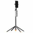 Trípode selfie stick negro con rotación 360° y botón auto pop-up, ideal para fotografía y videollamadas con celular.