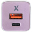 Cargador de pared GaN AmpSentrix Pro 30W rosa con puertos USB-C y USB-A.