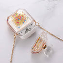 Funda AirPods lujo glitter dorado con forma de frasco de perfume y cadena metálica dorada.
