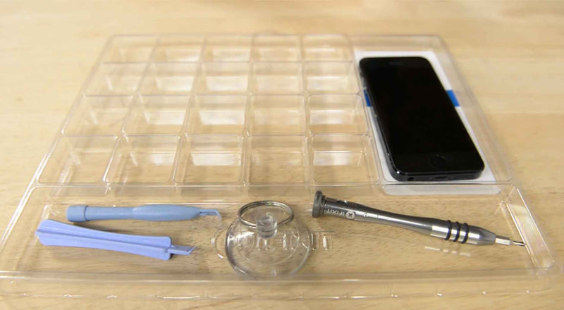Bandeja antiestática de proyectos iFixit para organizar componentes electrónicos en Guatemala.