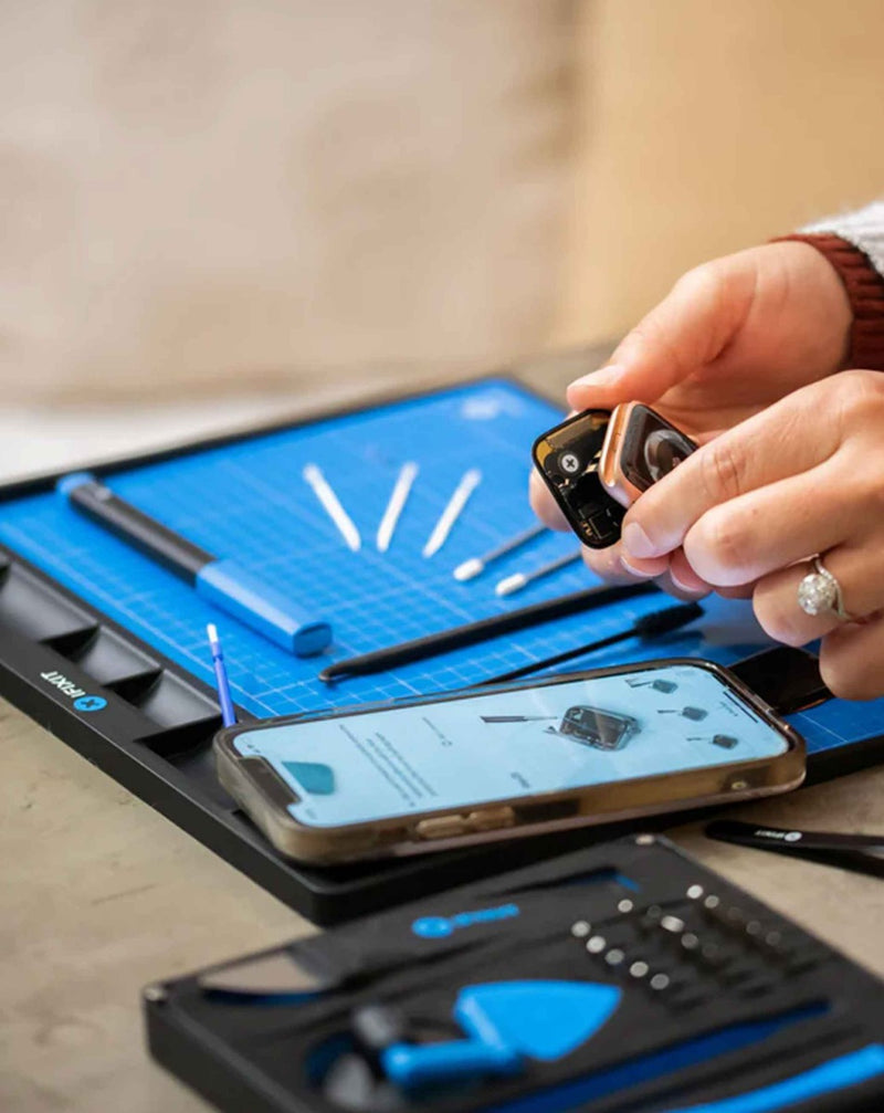 La alfombrilla FixMat de iFixit es ideal para realizar reparaciones en Guatemala.