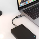Adaptador USB-C macho a USB A 3.0 hembra, negro, para conectar periféricos a dispositivos USB-C.