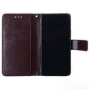 Funda billetera de cuero marrón para iPhone 13 Pro con ranuras para tarjetas, vista frontal y cierre magnético.