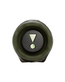 Altavoz portátil JBL Charge 6 Bluetooth impermeable con diseño de camuflaje, ideal para exteriores y aventuras.