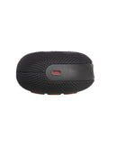 Altavoz JBL Clip 5 negro ultra-portátil impermeable ideal para tus aventuras acuáticas en Guatemala.