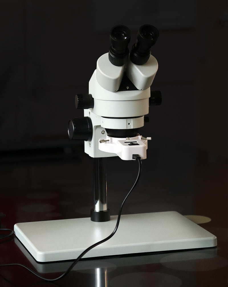 Microscopio estereo industrial trinocular 0.7-4.5x con luces LED y oculares widefield WF10X/20