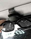 Soporte universal negro para anteojos de sol SlowBack en parasol de coche, fácil acceso y almacenamiento.
