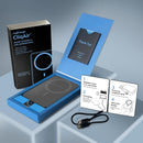 Power bank magnético CliqLuxe negro de 10000 mAh con carga inalámbrica Qi2.2 y soporte integrado para celulares.