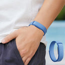 Pulsera inteligente QWatch Pro rosa con pantalla táctil, monitor de ritmo cardíaco y correa de silicona. Accesorio fitness.