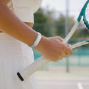 Banda fitness inteligente QWatch Pro color naranja con pantalla táctil, monitor de frecuencia cardíaca y correa ajustable.