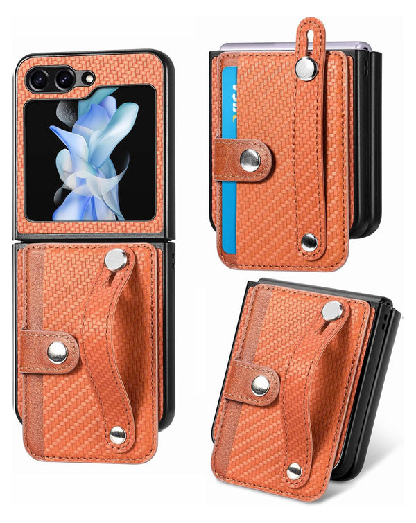 Protege tu Samsung Galaxy Z Flip 6 con esta funda billetera en Guatemala, con ranura para tarjetas de crédito y correa de muñeca en color café.